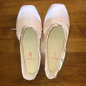 BEZIONER Pointe Toe Shoes Ballet Women’s Size 38 NEW Pale Pink Satin 🌸